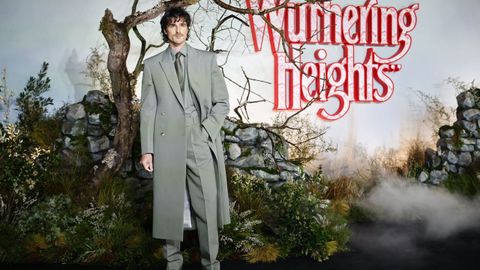 Con levita, as� es uno de sus looks para la alfombra roja