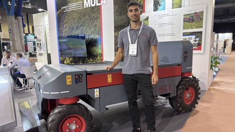 Mula es una plataforma elctrica y autnoma que funciona como un tractory se le pueden acolplar todo tipo de aperos de labranza