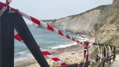 Acceso a playa de Pe�arrubia, en Gij�n