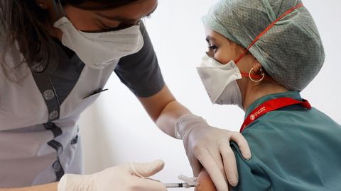 Vacunacin de profesionales sanitarios en la Clnica Universitaria de Navarra.