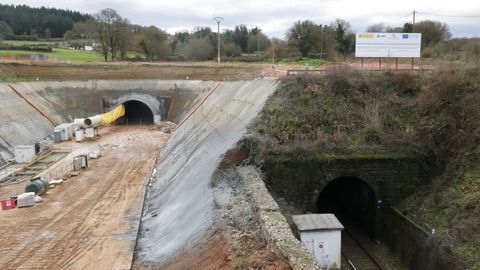 Obras del nuevo tnel de Oural (al lado, el tnel antiguo) en la lnea Lugo-Sarria-Monforte, incluida en el corredor atlntico.