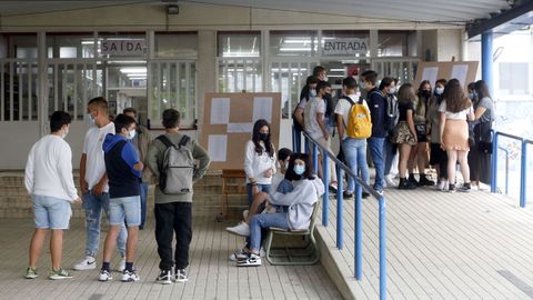 Alumnos de 4.º de ESO de un instituto arousano en el primer día de clase