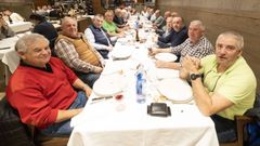 Acudieron veinticinco socios, entre ellos, el presidente, Jos� Manuel Lema, a la derecha.