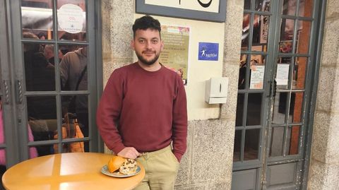 O PALIQUE (MONDO�EDO) Con una hamburguesa con repollo, denominada ConXeito, este local gan� el primer premio en el Campeonato de Espa�a.