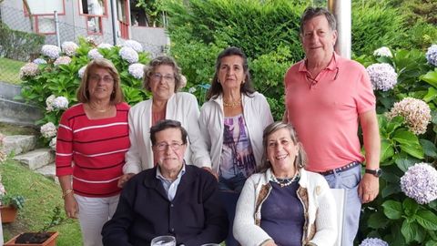 Nicol�s Garc�a (abajo a la izquierda) en un evento familiar