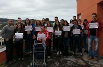 Los j�venes, con sus diplomas, ayer por la ma�ana en Cabana. 