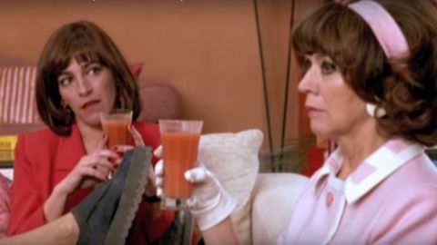 El universo de Almod�var incluye referencias a los platos m�s populares de la cocina espa�ola. El mundo conoci� las virtudes de esta receta gracias a la escena en la que el elenco de esta pel�cula toma un gazpacho con tranquilizantes.