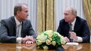 Vktor Medvedchuk junto a Vladimir Putin, en San Petersburgo, en julio del 2019