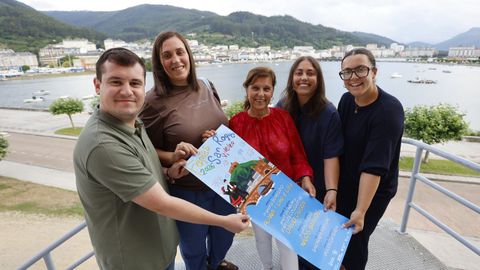 Integrantes de la comisi�n de fiestas presentaron las patronales acompa�ados de la alcaldesa, Mari�a Gueimunde, y la concejala de Cultura, Saray Ventura