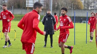 Romo hace dos meses dirigiendo su primer entrenamiento en el campo de A G&aacute;ndara. 