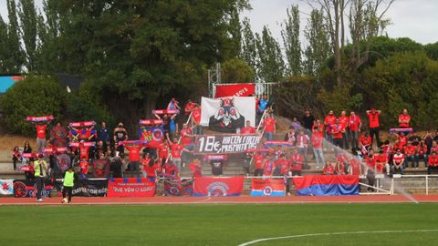 Imagen de la aficin ourensanista cuando comenzaba a situarse en el gradero que les reservaron a un precio de 18 euros por persona