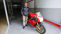Carreira conserva una coleccin de motos, entre ella una Ducati que lo acompaa desde hace aos