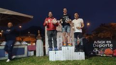 Miguel Gonz�lez Cuesta, a la izquierda en el podio, en Tenerife