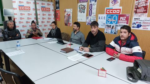 Imagen de la rueda de prensa ofrecida por responsables de CC.OO y sus delegados sindicales en Atunlo