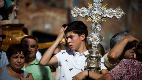 Romer�a da Virxe do Cristal.El d�a fue caluroso en Vilanova dos Infantes y numerosos fieles participaron en la procesi�n.