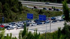 Atascos en la salida de la autopista hacia Sanxenxo