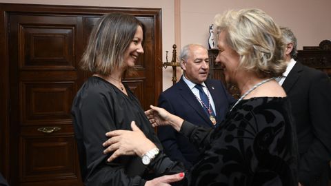 Paula Alvarellos recibiendo a Lara Méndez