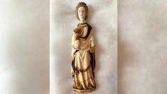 La imagen de la Virgen de los Remedios de A Ermida despus de su restauracin, que ya est prcticamente concluida