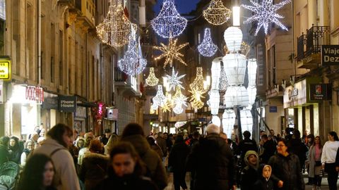 Numerosos pontevedreses salieron a ver la iluminacin de esta Navidad