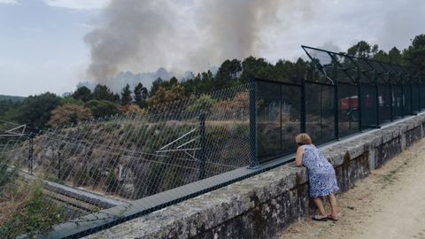 Un incendio mantiene en alerta O Cumial y Seixalbo (Ourense).
