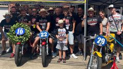 Foto de familia de la expedicin del Arousa Team desplazada hasta el Gran Premio de La Baeza.