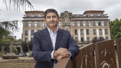 O delegado do Goberno e candidato � alcald�a de Santiago, ante o colexio maior Fonseca