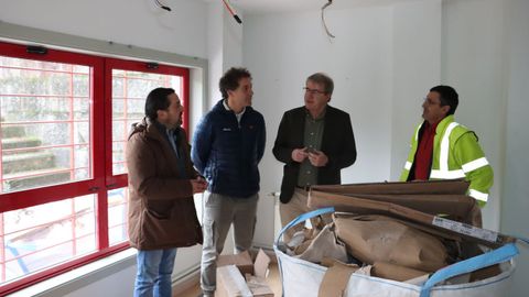 Visita del delegado territorial de la Xunta, Manuel Pardo, al juzgado de O Carballi�o