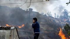 Las llamas devoran O �zaro