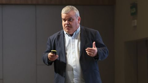 Daniel Lainz presentó el plan en el auditorio de la empresa.