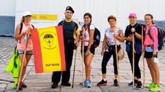 Campos, segundo por la izquierda,  en la Praza do Obradoiro con el resto del grupo