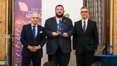 P�rez Blecua, en el centro, recogi� el premio en Sevilla.