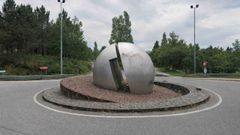 Escultura Horizonte para el sol, de Silverio Rivas, en los fondos de la colecci�n de arte de la Universidad de Vigo reunida en la web mauvi.gal