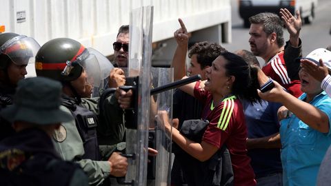 Los seguidores de Guaid� se enfrentaron a la polic�a tras bloquearlos en Mariara