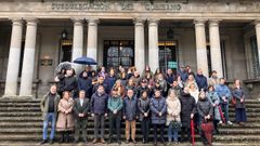 Imagen del minuto de silencio realizado en la Subdelegaci�n del Gobierno en memoria de Mar�a Bel�n Fern�ndez