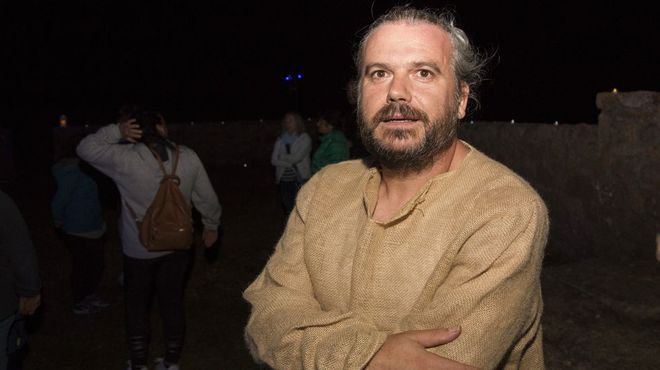 Mart�nez, nunha das Noites de Naufraxios que ten ofrecido aAntena, precisamente no Cemiterio dos Ingleses, Camari�as 