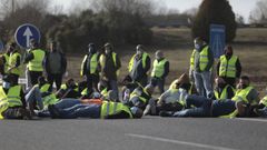 Piquetes cortan la A-6 a su paso por Guitiriz