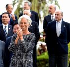 La directora del FMI, Christine Lagarde, con De Guindos detrs. 