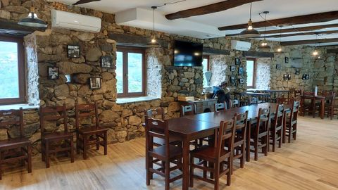 Una aldea de Pant�n estrena bar y tienda autoservicio