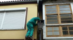 Renovaci�n del alumbrado p�blico en la calle Abeledos, en una imagen de archivo