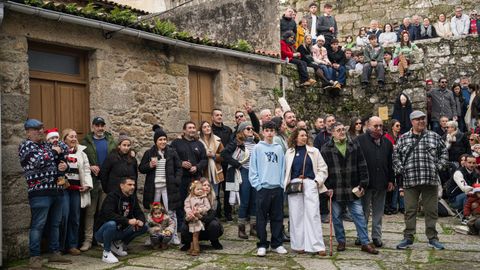 Fiesta en el barrio pobrense de A Covecha en Nochebuena.
