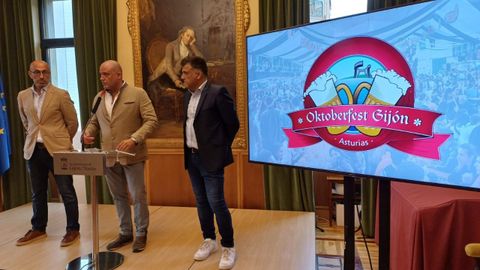 Presentaci�n del �Oktoberfest Gij�n�, en el Ayuntamiento de Gij�n