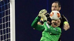 Simunic, detr�s del portero del PSV