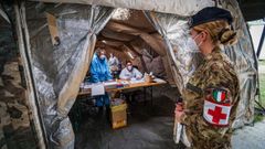 Una militar italiana en un punto de realizaci�n de pruebas de covid