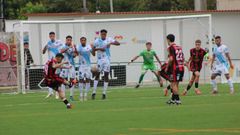 Un momento del encuentro entre el CD Lal�n y el Barco.