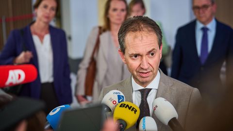 El ministro de Exteriores, Caspar Veldkamp, fue el primero en dimitir.