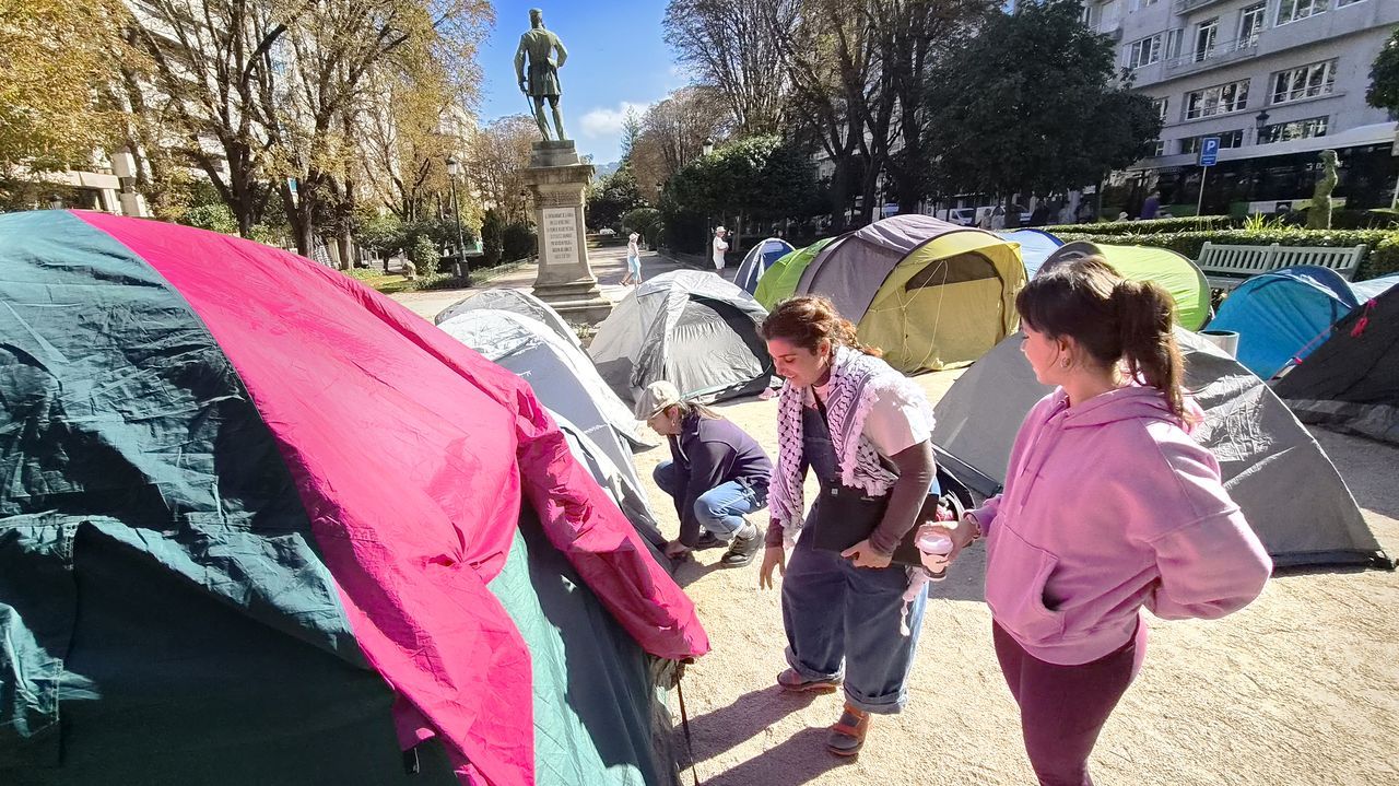 La asociación contraria al mercadillo de Navidad pide que se retire la acampada de la Alameda de Vigo