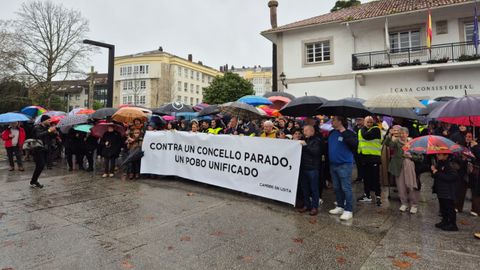Foto de unaanterior protesta en el Concello de Cambre en noviembre