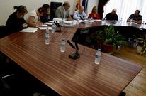 La sesi�n de ayer se celebr� con cinco ediles y los esca�os de los opositores vac�os.