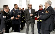 El jefe de bomberos -segundo por la derecha- en la recepci�n. 