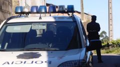 Un hombre de 44 a�os armado, atrincherado junto a su madre en una vivienda en Cea